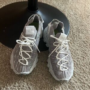 6.5 woman’s Nike Space Hippie 04